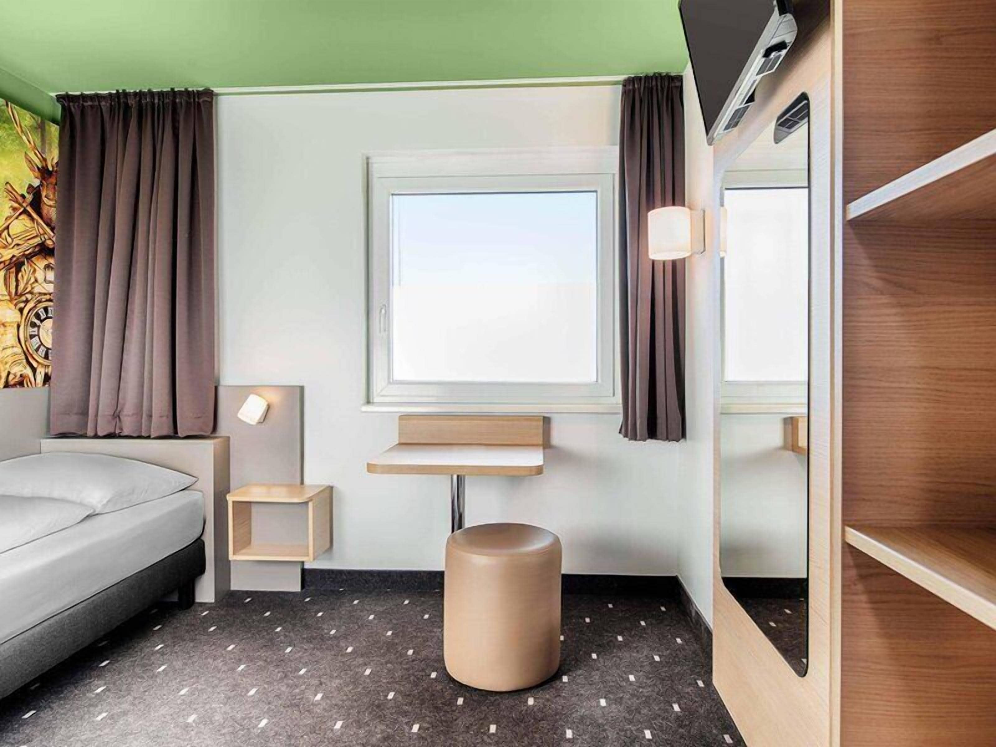 Bureau, chambres insonorisées, Wi-Fi gratuit, draps fournis