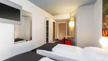 Twin Room | Desk, soundproofing, free WiFi, bed sheets