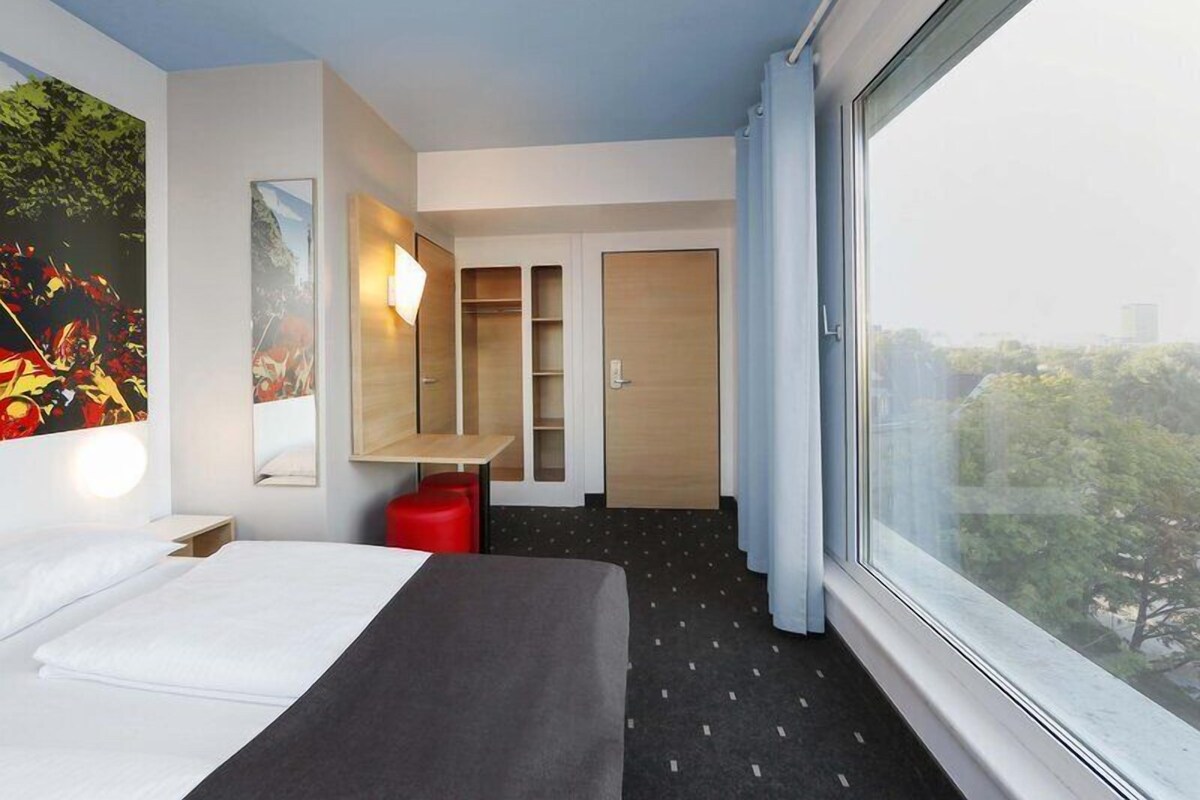 Double Room | Desk, soundproofing, free WiFi, bed sheets
