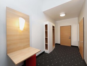 Bureau, chambres insonorisées, Wi-Fi gratuit, draps fournis