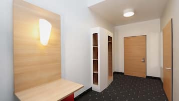 Schreibtisch, schallisolierte Zimmer, kostenloses WLAN, Bettwäsche