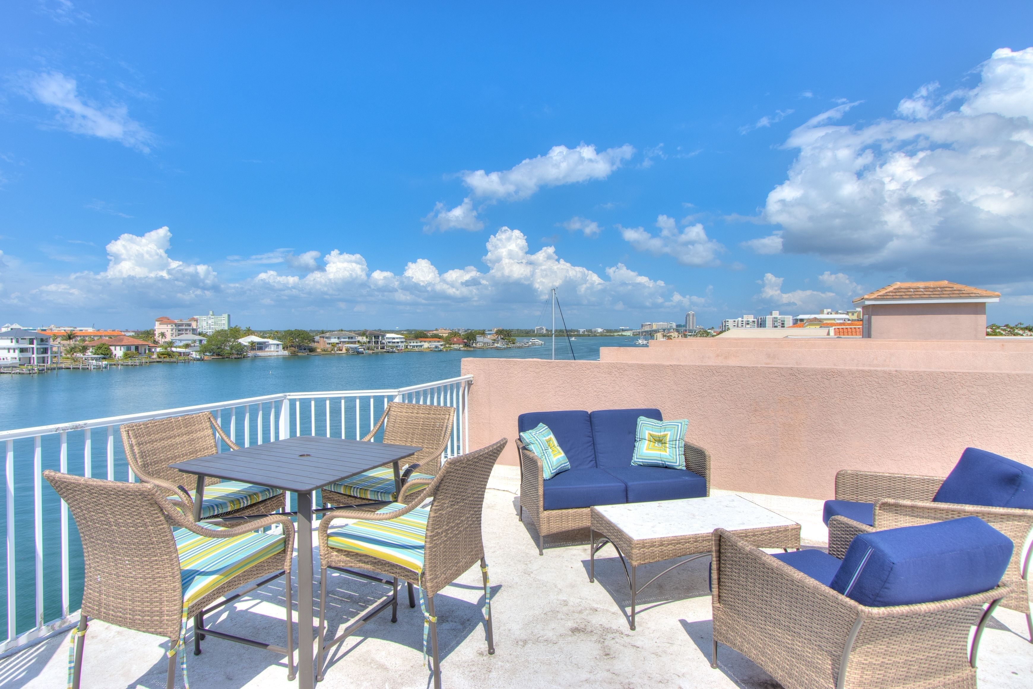 Bayway Luxury Townhome 4 Bedroom Townhouse by Redawning