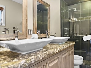 Casa, 3 habitaciones | Baño | Secadora de cabello, toallas, shampoo