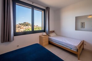 3 bedrooms, iron/ironing board