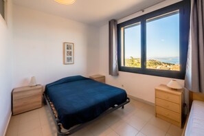 3 bedrooms, iron/ironing board