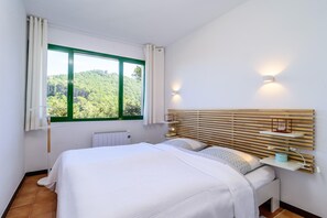 2 Schlafzimmer, Bügeleisen/Bügelbrett