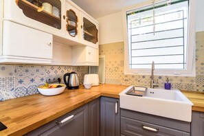 Kühlschrank, Mikrowelle, Ofen, Geschirrspüler