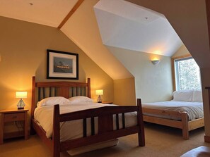 6 bedrooms, iron/ironing board, free WiFi, bed sheets