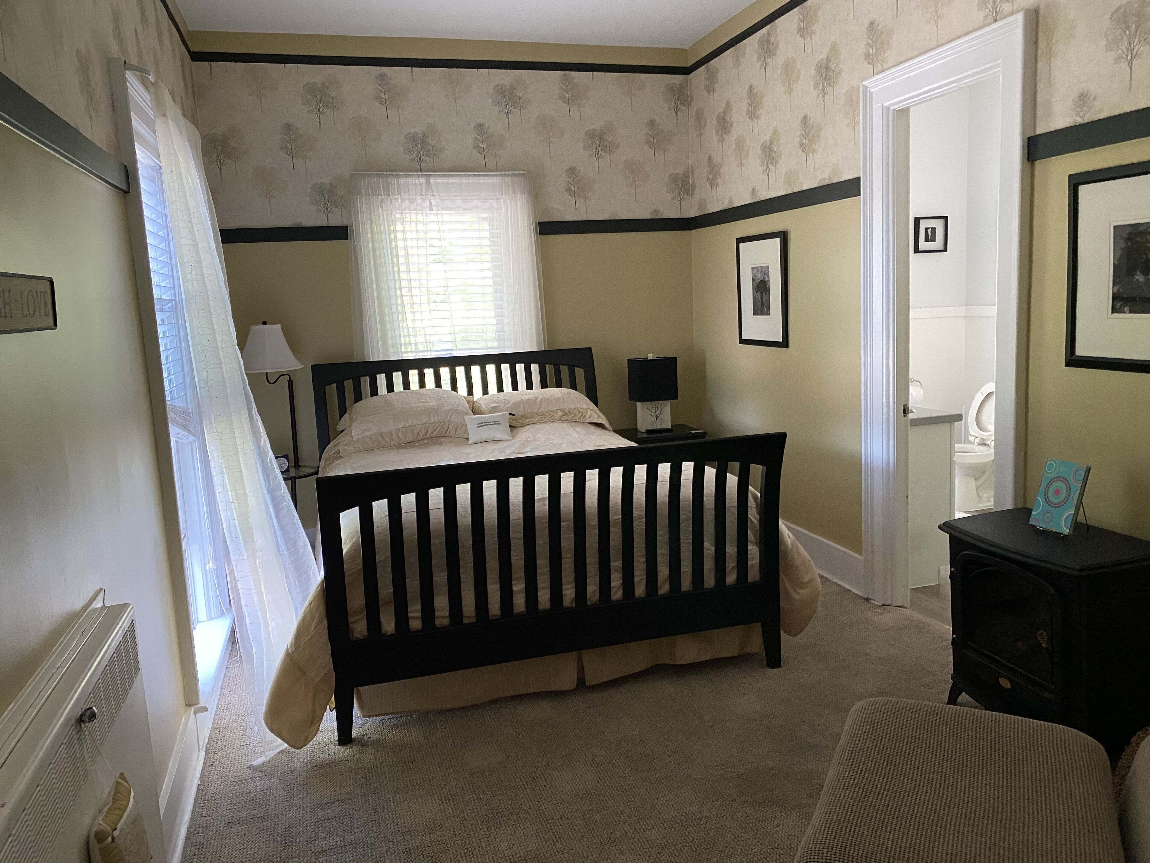 Historical Monroe Manor - Beechwood Room