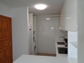 Refrigerador, microondas, horno y lavavajillas 