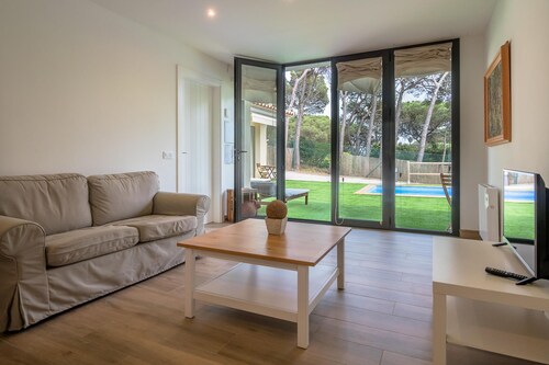Nice apartment in small community with pool.