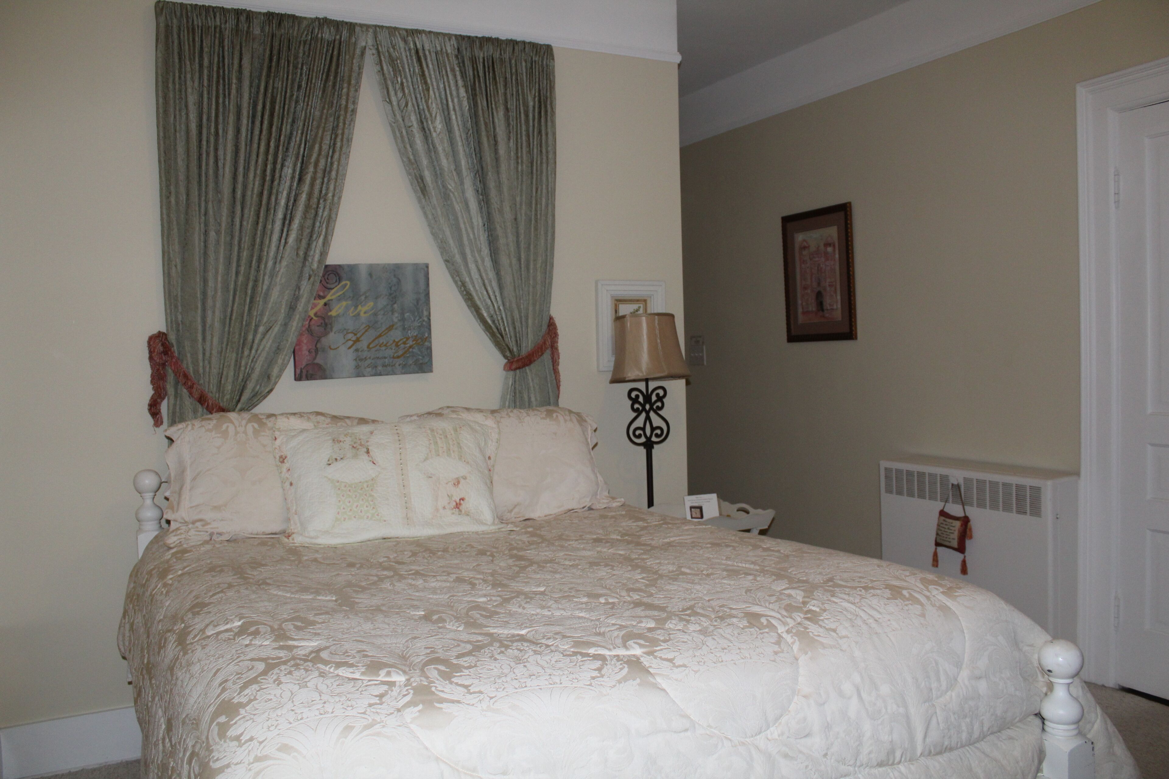 Historical Monroe Manor - Monroe Room