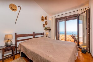 2 bedrooms, iron/ironing board, WiFi