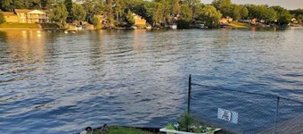 Cottage with river view & minutes away from beach