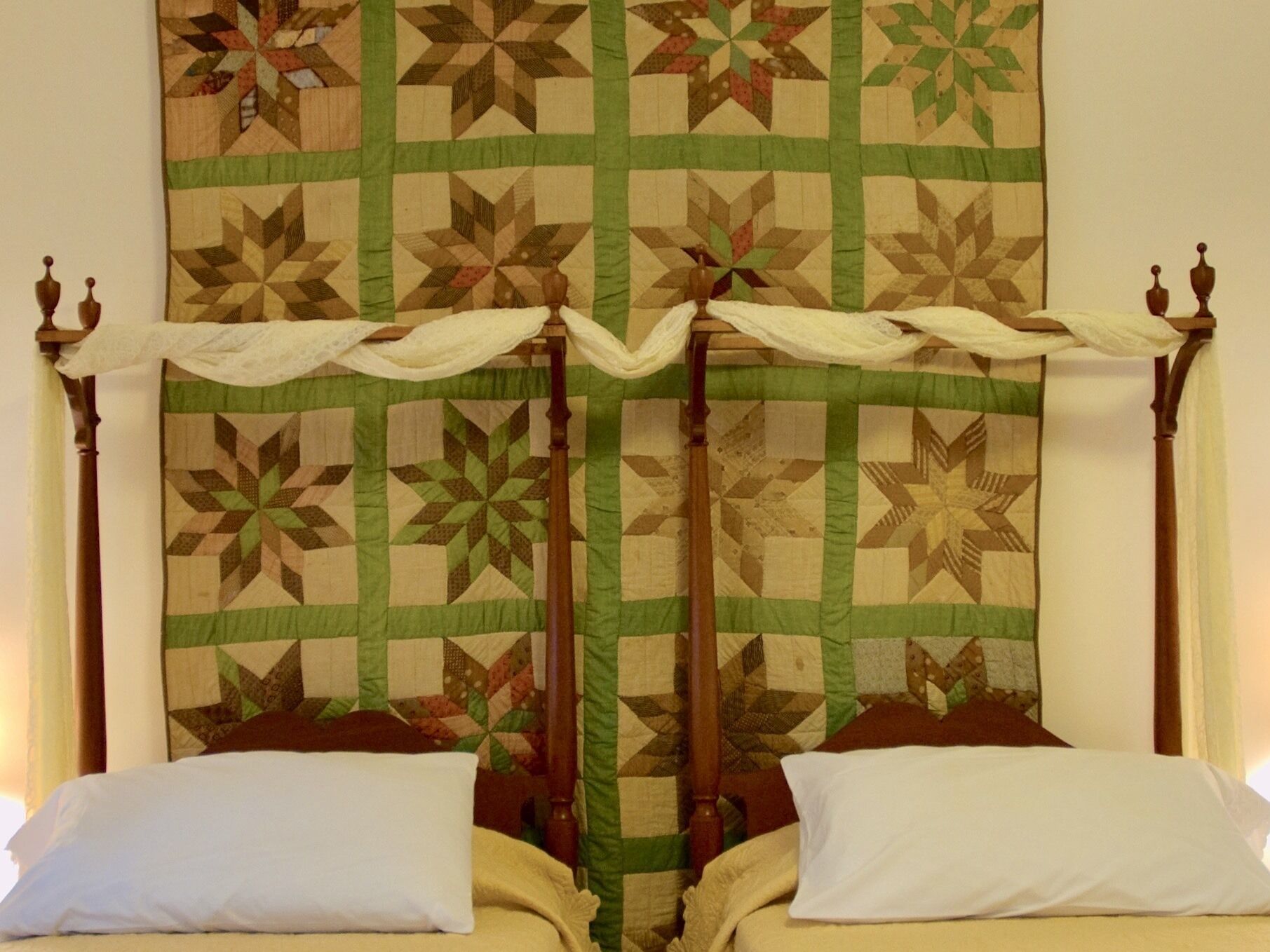 Oak Grove B&B second-floor suite with two rooms no pets