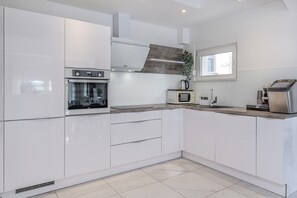 Fridge, microwave, oven, dishwasher