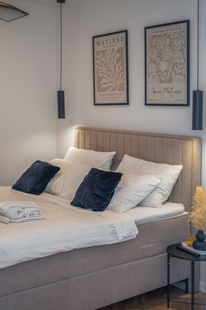 6 bedrooms, iron/ironing board, free WiFi, bed sheets