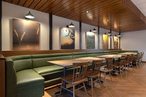 Café da manhã com buffet grátis todos os dias