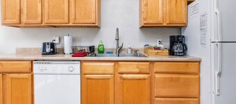 Stylish, Spacious Home: Walk Downtown, Fenced Yard on Washington St.