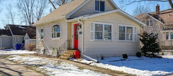Stylish, Spacious Home: Walk Downtown, Fenced Yard on Washington St.