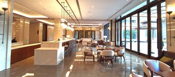 Howard Johnson the Bund Hotel Gasa