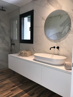 Bathroom - Villa with Pool (Calella de Palafrugell)