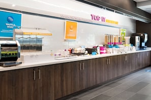 Free daily buffet breakfast - Tru By Hilton Cartersville, GA (Cartersville)