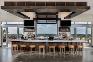 Bar (en la propiedad)