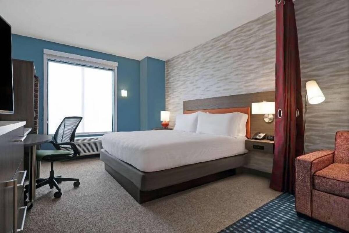 Escritorio, tabla de planchar con plancha y cunas gratuitas