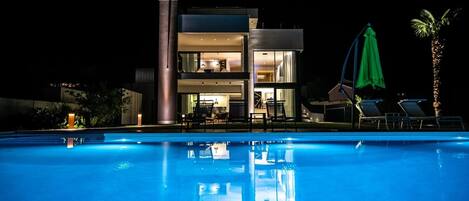 Ulkouima-allas, lämmitetty uima-allas