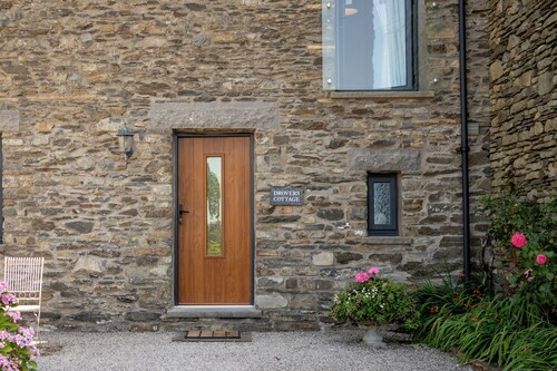 Stunning 3 bed cottage with exceptional views over fields and the Lakeland fells