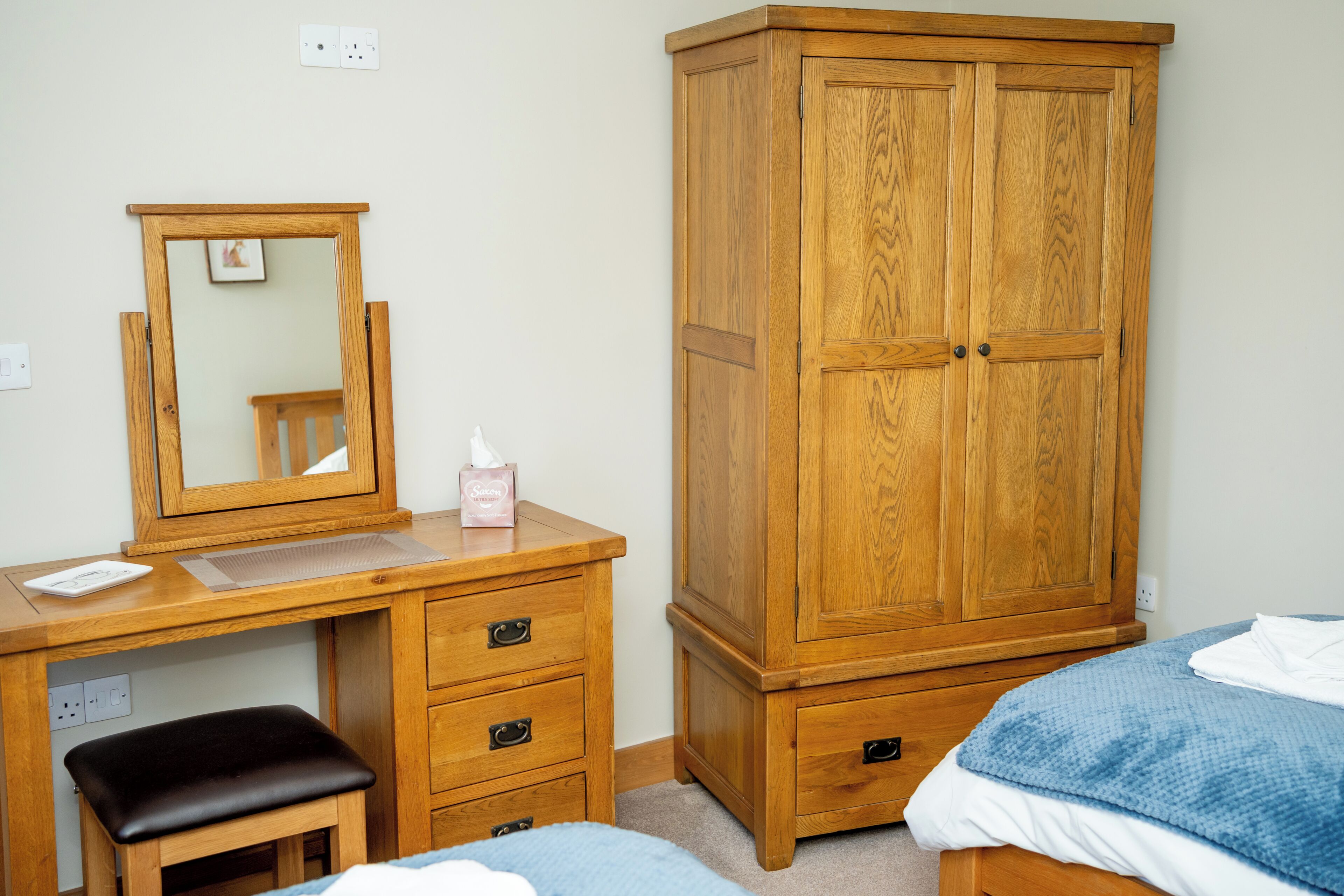 3 bedrooms, iron/ironing board, WiFi (free), bed sheets