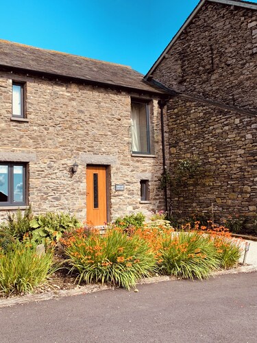Stunning 3 bed cottage with exceptional views over fields and the Lakeland fells