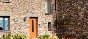 Stunning 3 bed cottage with exceptional views over fields and the Lakeland fells