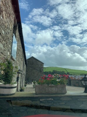 Property grounds - Stunning 3 bed cottage with exceptional views over fields and the Lakeland fells (Kendal)