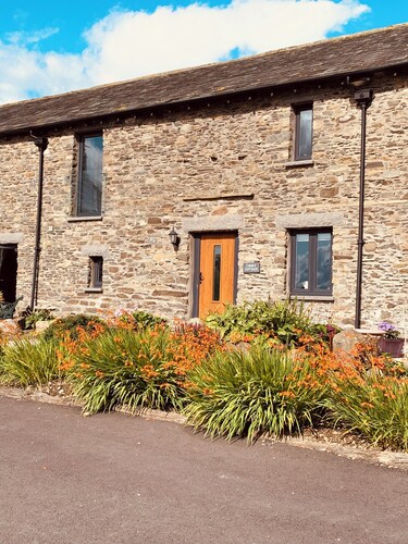 Stunning 3 bed cottage with exceptional views over fields and the Lakeland fells