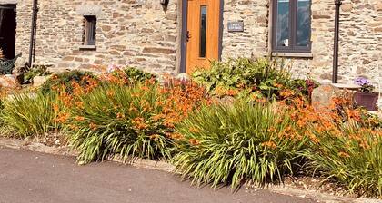 Stunning 3 bed cottage with exceptional views over fields and the Lakeland fells