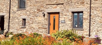 Stunning 3 bed cottage with exceptional views over fields and the Lakeland fells