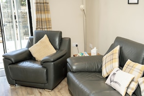 Smart TV, fireplace, books - Stunning 3 bed cottage with exceptional views over fields and the Lakeland fells (Kendal)