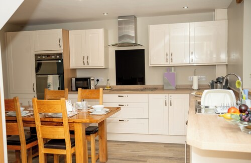Stunning 3 bed cottage with exceptional views over fields and the Lakeland fells
