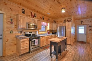 Fridge, microwave, oven, coffee/tea maker