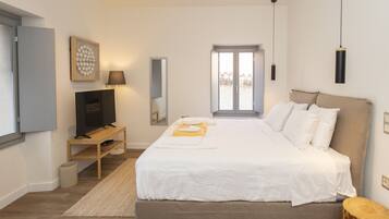 Minibar, brankas, kedap suara, dan Wi-Fi gratis