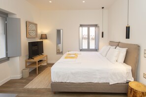 Minibar, in-room safe, soundproofing, free WiFi