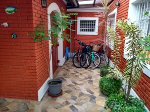 المنطقة المحيطة بالمنشأة