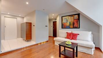 Apartment, 1 Bedroom, Kitchen, Beachside | Living room