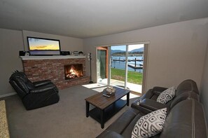 TV, fireplace, DVD player