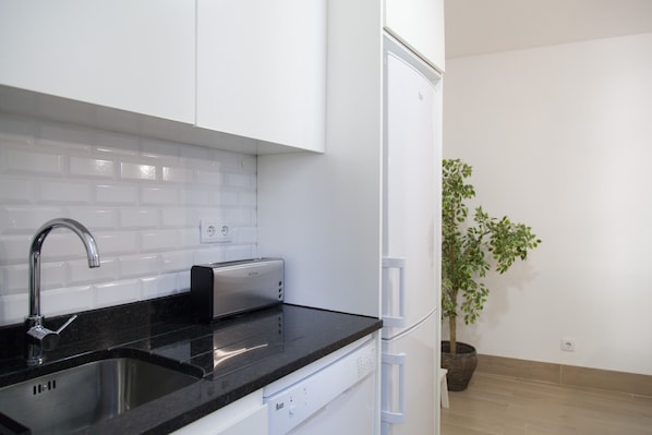 Køleskab, mikrobølgeovn, ovn, opvaskemaskine