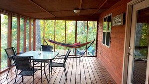 Outdoor dining - The Rainbow - Cabin 2 -Amazing White River frontage views! (Calico Rock)