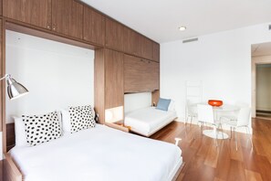 Iron/ironing board, free WiFi, bed sheets