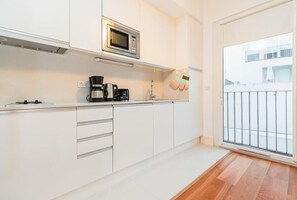 Fridge, dishwasher, coffee/tea maker, toaster - FLH S. Bento Foldable Color Studio (Lisbon)